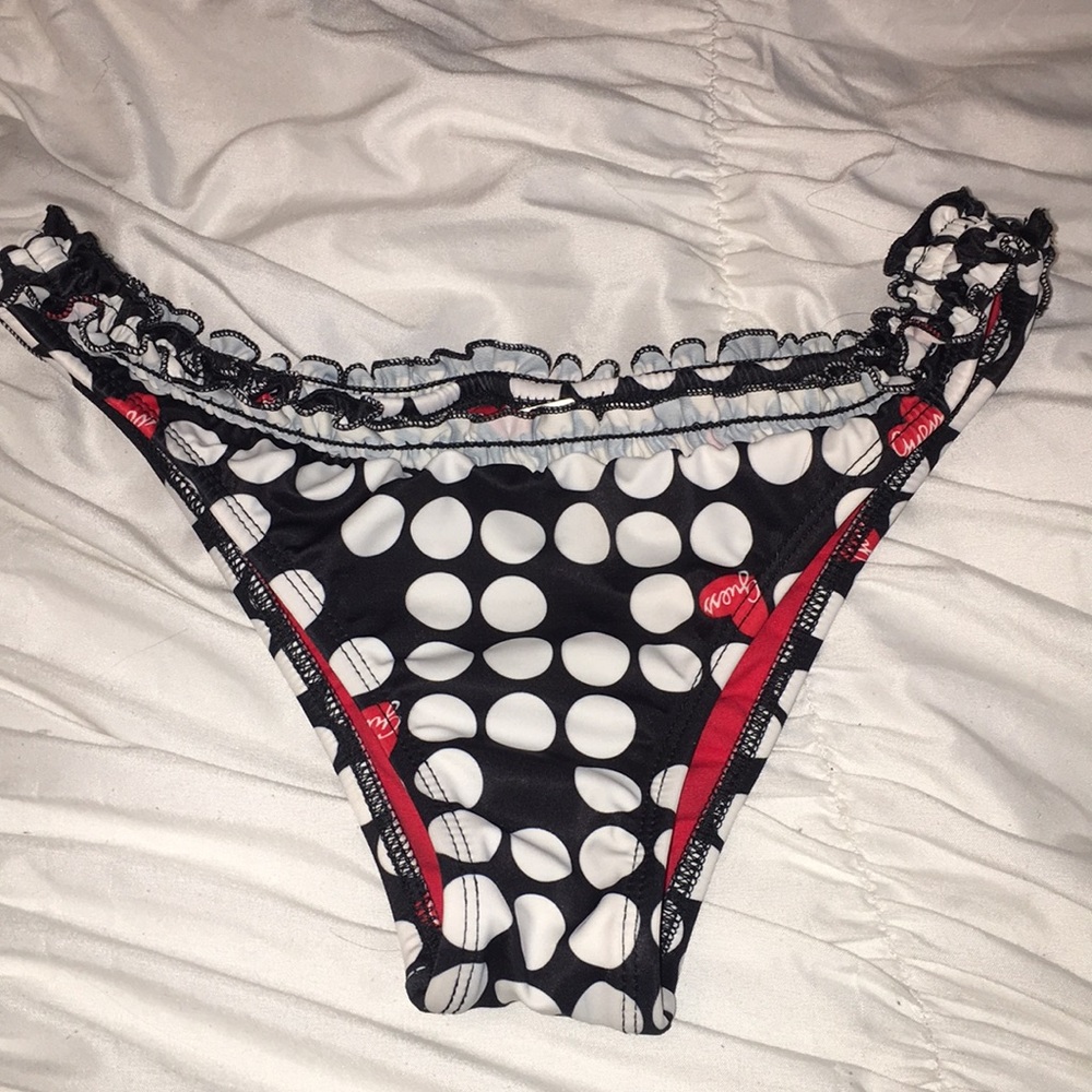 Guess? Bikini Bottom 😍😍